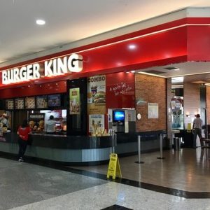 Burger King de Goiânia é condenado a pagar indenização trabalhista após servir sanduíches para funcionários