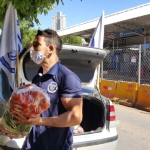 Sindicato doa cestas de verduras para trabalhadores que perderam emprego durante pandemia e pede doações de alimentos não perecíveis